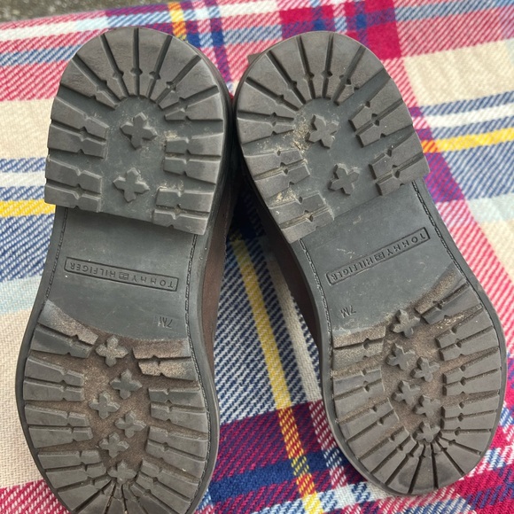Tommy Hilfiger women’s size 7 boots - Picture 9 of 9